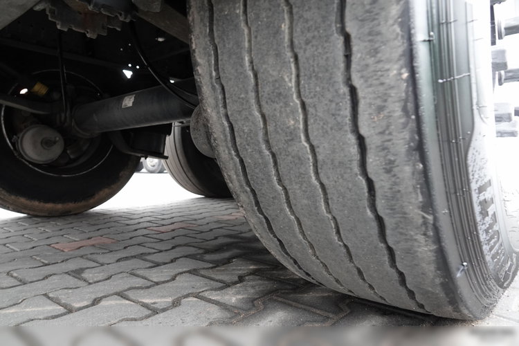 Schmitz -CARGOBULL / FIRANKA / STANDARD / OŚ PODNOSZONA / 2018 ROK / MAŁO UŻYWANA  zdjęcie 21