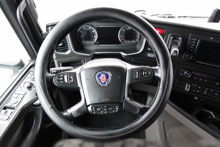 Scania R 450 / RETARDER / KLIMA POSTOJOWA / CAŁA NA PODUSZKACH / ALUSY / OPONY 100 % / SPROWADZONA / PO KONTRAKCIE SERWISOWYM zdjęcie 28