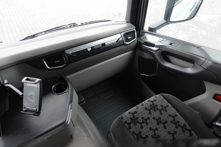 Scania R 450 / RETARDER / KLIMA POSTOJOWA / CAŁA NA PODUSZKACH / ALUSY / OPONY 100 % / SPROWADZONA / PO KONTRAKCIE SERWISOWYM zdjęcie 32