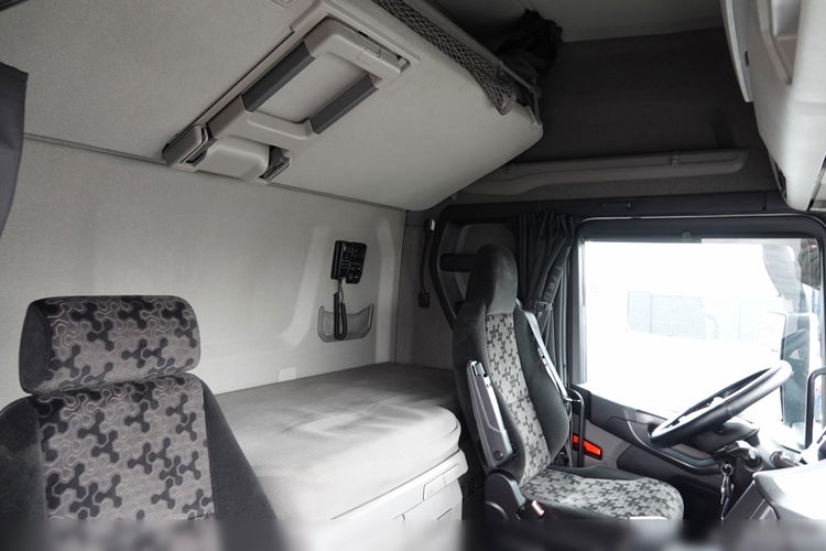 Scania R 450 / RETARDER / KLIMA POSTOJOWA / CAŁA NA PODUSZKACH / ALUSY / OPONY 100 % / SPROWADZONA / PO KONTRAKCIE SERWISOWYM zdjęcie 35