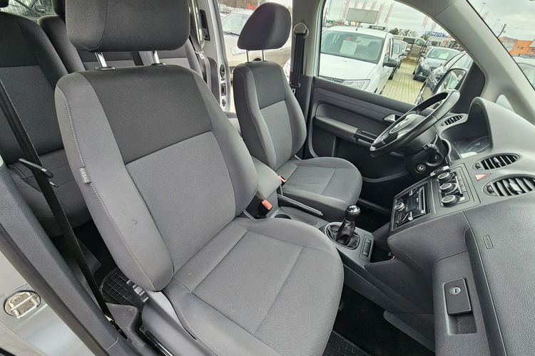 Volkswagen Caddy 5 osobowy, hak, klimatyzacja, zdjęcie 24