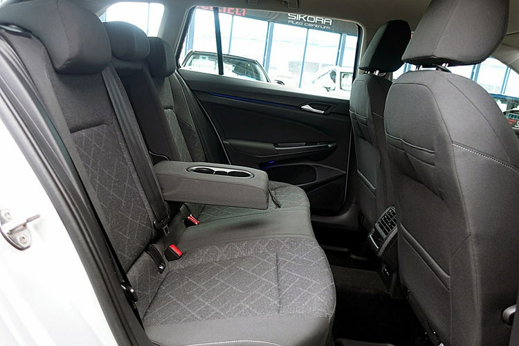 Volkswagen Golf 1.5 eTSI ACC+DSG+Led+Podgrz.Kierow ASO GWARANCJA I-wł Kraj Bezwyp F23% 4x2 zdjęcie 10