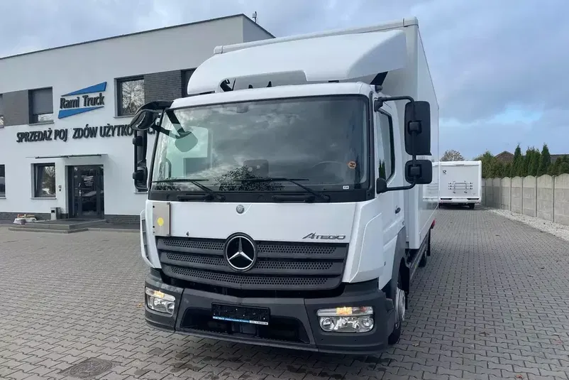 samochód ciężarowy Mercedes zdjęcie 1