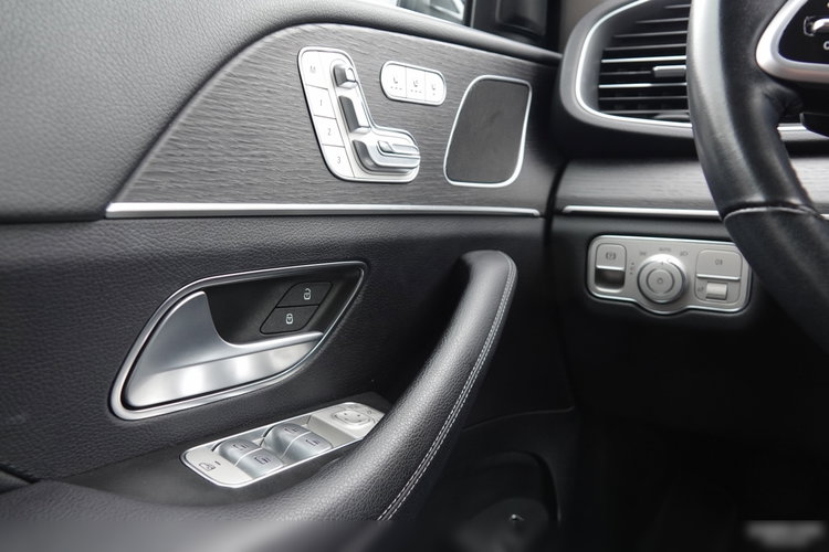 Mercedes GLE 300 D / 4MATIC / 9G-TRONIC / 272 KM / SALON POLSKA / NISKI PRZEBIEG / AIRMATIC zdjęcie 49