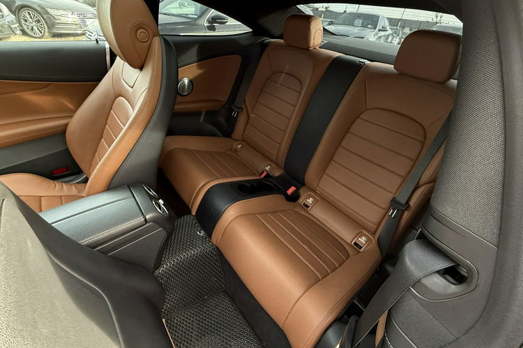Mercedes C 300 Coupé 4-Matic bardzo bogata wersja stan idealny 1 wl zamina 1.gwarancj zdjęcie 25