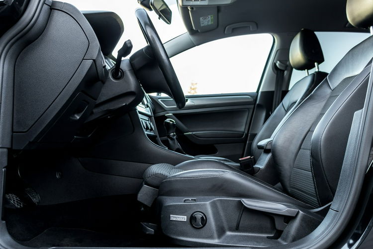 Volkswagen Golf 1.4_Benzyna_150KM_153 tyś. km_R-LINE zdjęcie 18