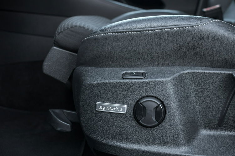 Volkswagen Golf 1.4_Benzyna_150KM_153 tyś. km_R-LINE zdjęcie 23