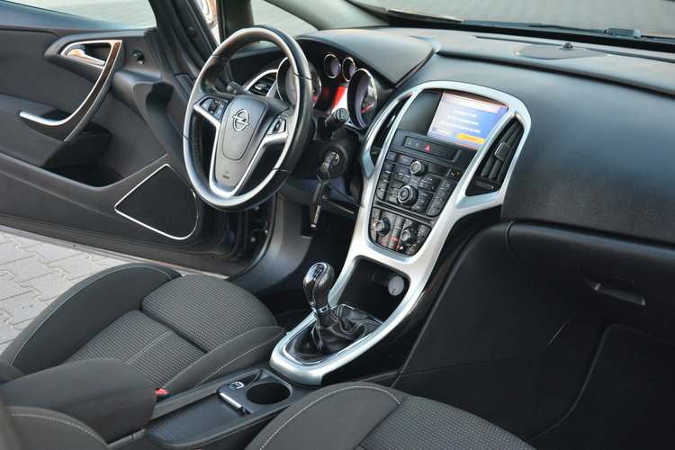 Astra GTC Innovation bi-Xenon Ledy Navi 2xParktr. Alu17 Aso Opel zdjęcie 18