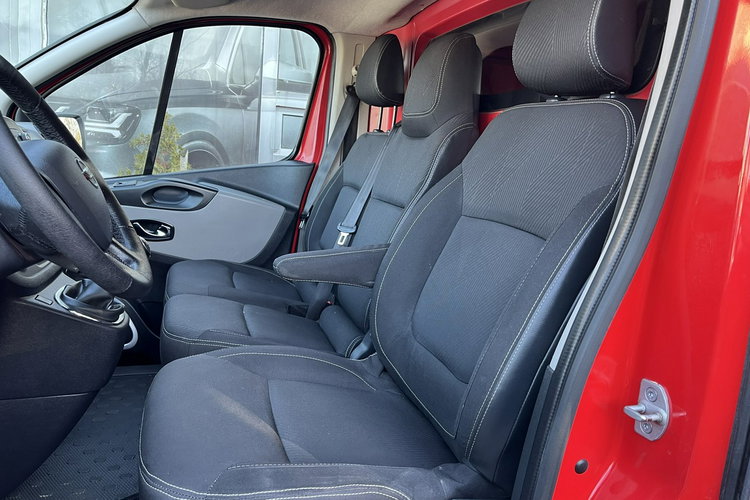 Nissan NV300 Opel Vivaro Renault Trafic Klima El szyby 6 biegów Stan BDB BEzwypadko zdjęcie 12