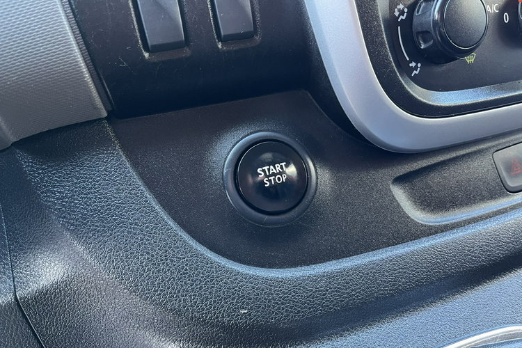 Nissan NV300 Opel Vivaro Renault Trafic Klima El szyby 6 biegów Stan BDB BEzwypadko zdjęcie 17