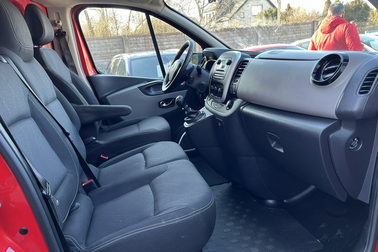 Nissan NV300 Opel Vivaro Renault Trafic Klima El szyby 6 biegów Stan BDB BEzwypadko zdjęcie 21