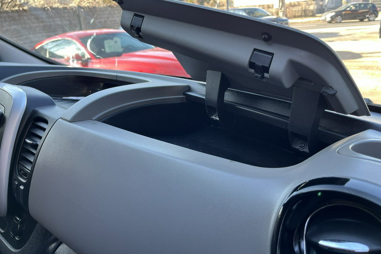 Nissan NV300 Opel Vivaro Renault Trafic Klima El szyby 6 biegów Stan BDB BEzwypadko zdjęcie 24