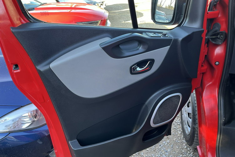 Nissan NV300 Opel Vivaro Renault Trafic Klima El szyby 6 biegów Stan BDB BEzwypadko zdjęcie 8