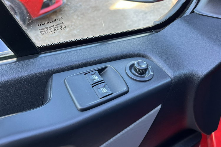 Nissan NV300 Opel Vivaro Renault Trafic Klima El szyby 6 biegów Stan BDB BEzwypadko zdjęcie 9