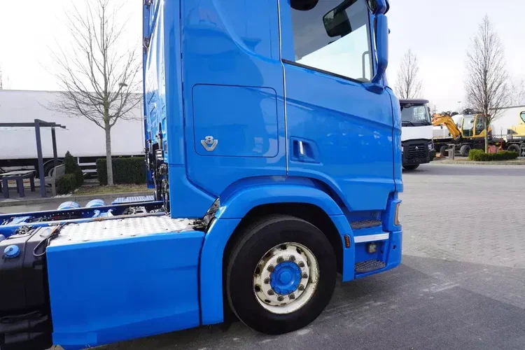 Scania R650 V8 / 650 KM / Rama 8.8 m / 4. oś skrętna zdjęcie 10