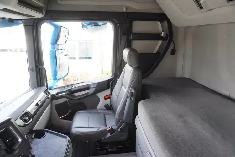 Scania R650 V8 / 650 KM / Rama 8.8 m / 4. oś skrętna zdjęcie 16