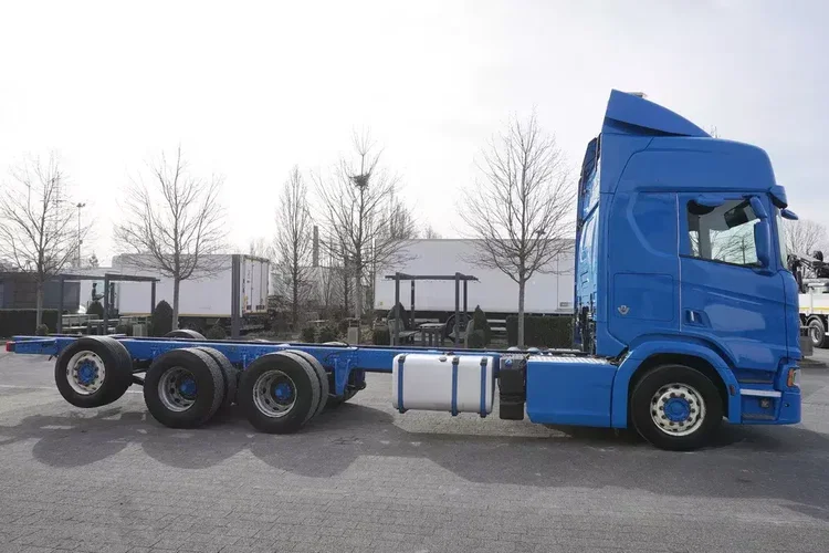 Scania R650 V8 / 650 KM / Rama 8.8 m / 4. oś skrętna zdjęcie 2