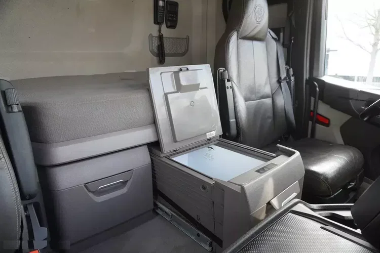 Scania R650 V8 / 650 KM / Rama 8.8 m / 4. oś skrętna zdjęcie 23