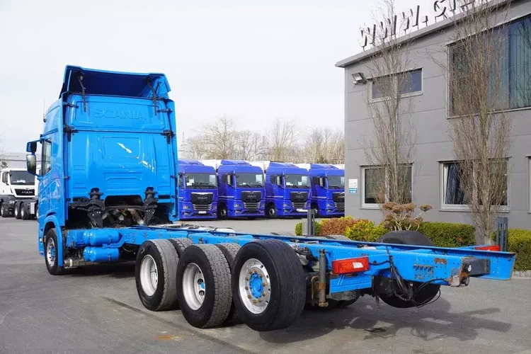 Scania R650 V8 / 650 KM / Rama 8.8 m / 4. oś skrętna zdjęcie 5