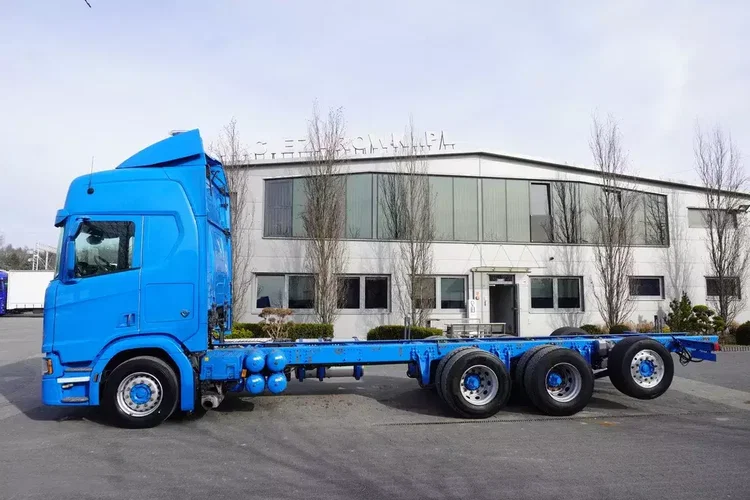 Scania R650 V8 / 650 KM / Rama 8.8 m / 4. oś skrętna zdjęcie 6