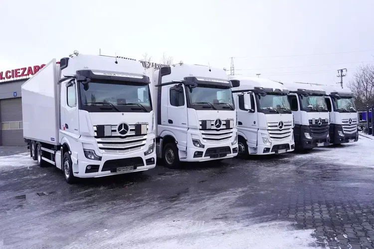 Mercedes Actros L 2545 / NOWA Chłodnia Lamberet / 2023 / 140 tys. km zdjęcie 3