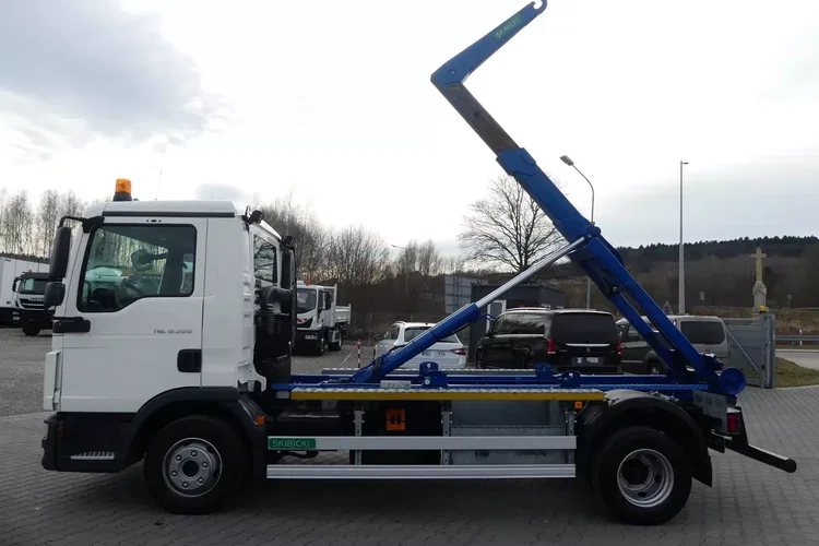 TGL 12.220 / HAKOWIEC 7 t / EURO 6 / / MANUAL / zdjęcie 2