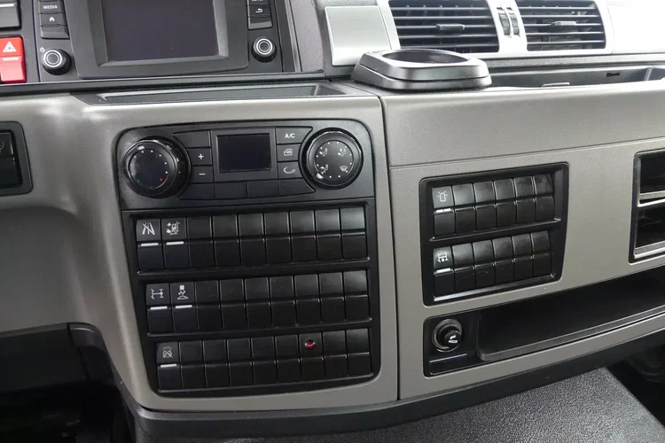 TGL 12.220 / HAKOWIEC 7 t / EURO 6 / / MANUAL / zdjęcie 25