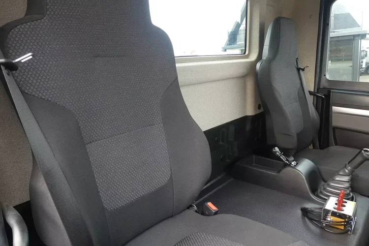 TGL 12.220 / HAKOWIEC 7 t / EURO 6 / / MANUAL / zdjęcie 28