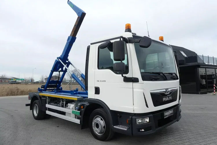 TGL 12.220 / HAKOWIEC 7 t / EURO 6 / / MANUAL / zdjęcie 3