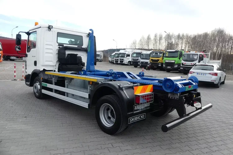 TGL 12.220 / HAKOWIEC 7 t / EURO 6 / / MANUAL / zdjęcie 7