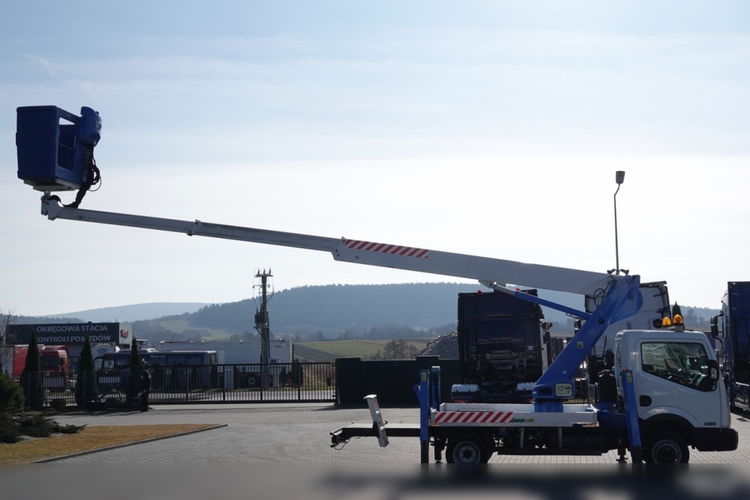 Nissan CABSTAR NT 400 /  WZWYŻKA 18 METRÓW / PODNOŚNIK KOSZOWY SOCAGE T318 / KOSZ 2 OSOBOWY - 225 kg / PO KONTRAKCIE SERWISOWYM  zdjęcie 10