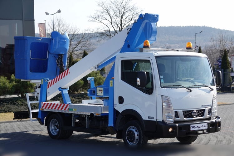 Nissan CABSTAR NT 400 /  WZWYŻKA 18 METRÓW / PODNOŚNIK KOSZOWY SOCAGE T318 / KOSZ 2 OSOBOWY - 225 kg / PO KONTRAKCIE SERWISOWYM  zdjęcie 18