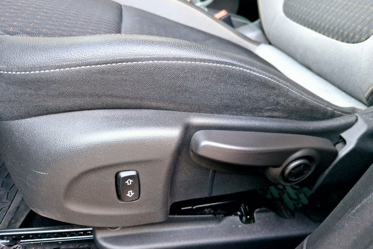 Opel Crossland X Automat. Full-Led.Navi. Grzana kierownica +szyba zdjęcie 19