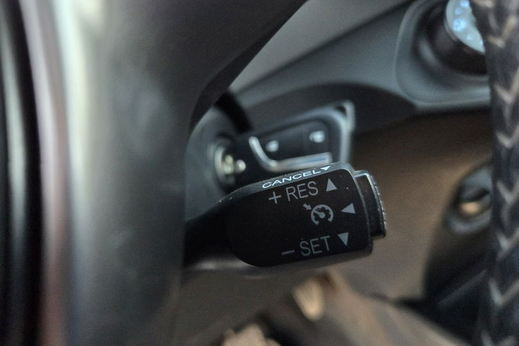 Toyota Yaris zdjęcie 14