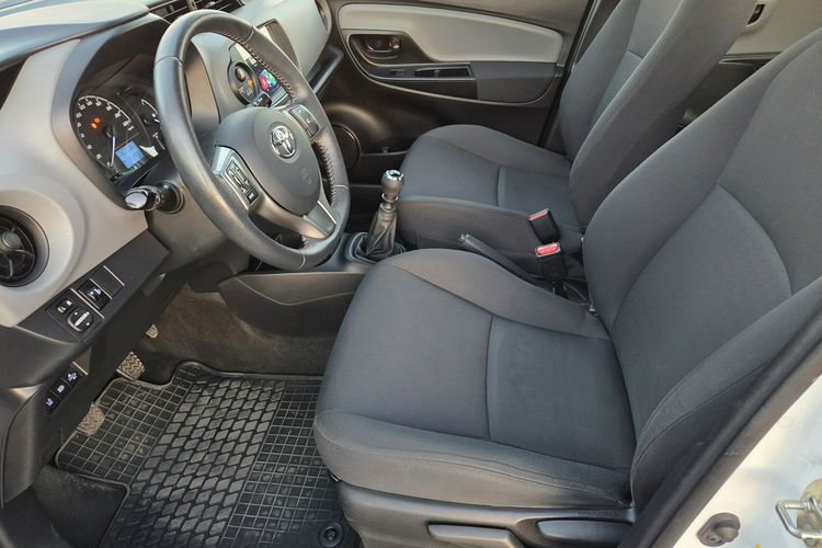 Toyota Yaris zdjęcie 15