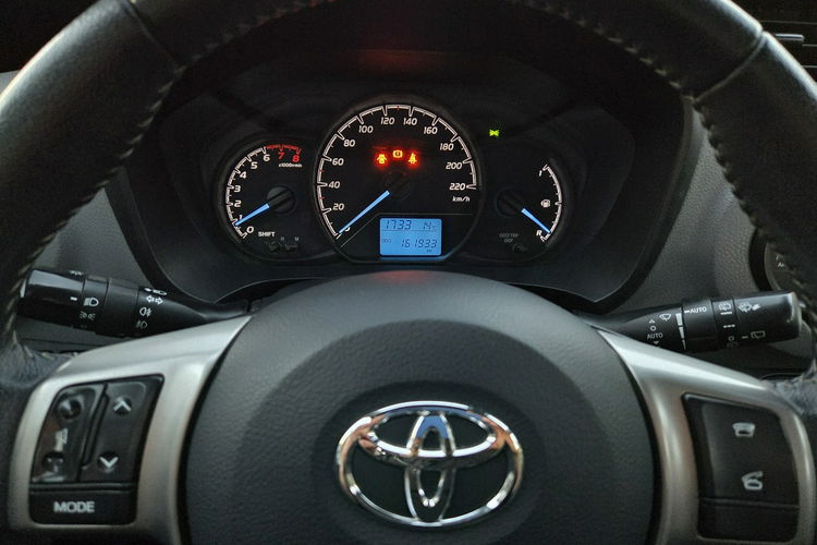Toyota Yaris zdjęcie 17