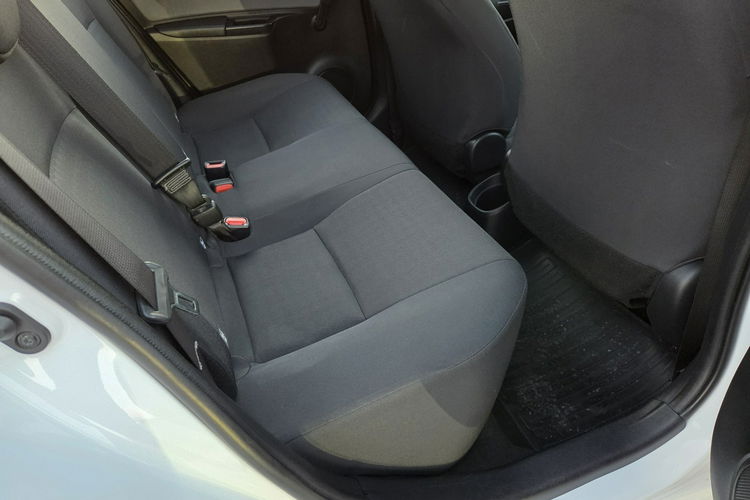 Toyota Yaris zdjęcie 18