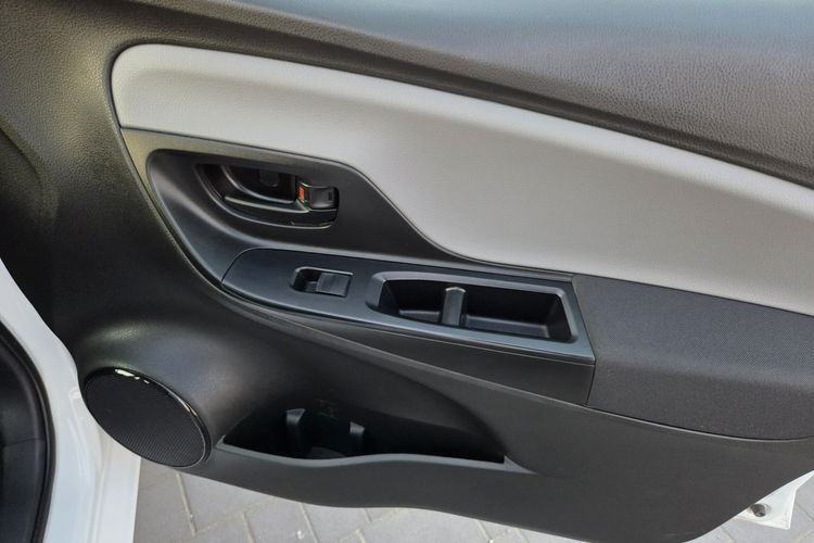 Toyota Yaris zdjęcie 20