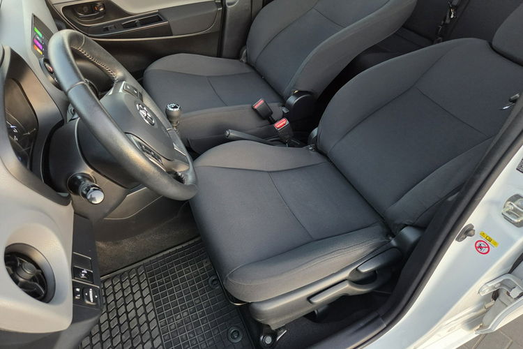 Toyota Yaris zdjęcie 23