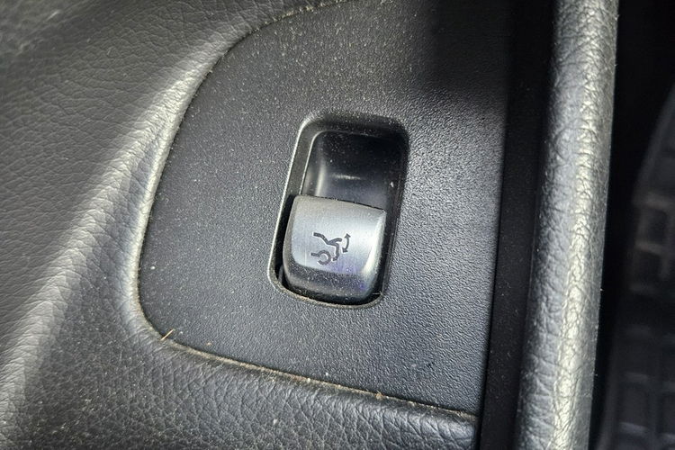 Mercedes E 220 220d 194KM 4 matic Kamery Skóra Avantgarde Zarejestrowany zdjęcie 14