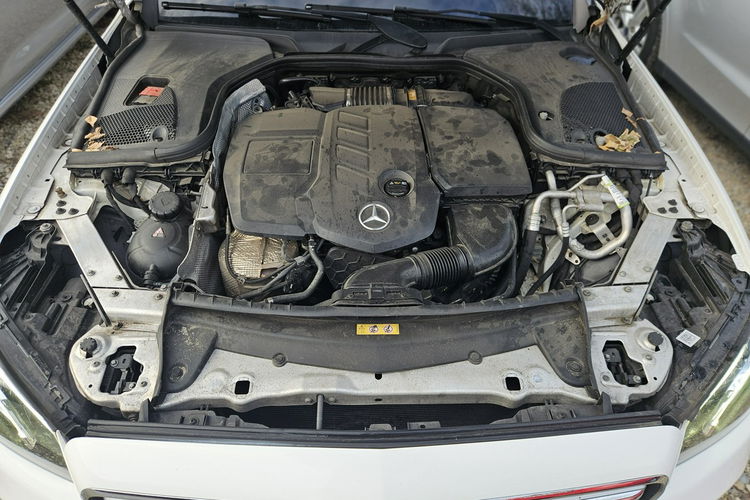 Mercedes E 220 220d 194KM 4 matic Kamery Skóra Avantgarde Zarejestrowany zdjęcie 26