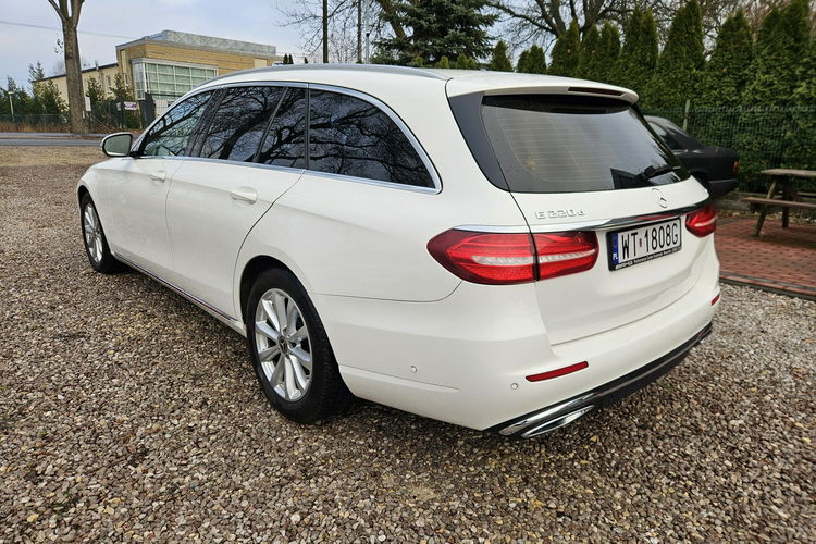 Mercedes E 220 220d 194KM 4 matic Kamery Skóra Avantgarde Zarejestrowany zdjęcie 6