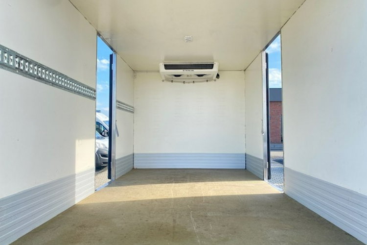 Iveco Daily 35S14 V THERMO KING MROŻNIA CHŁODNIA + PRĄD 220V / 251 tys.km / GWARANCJA zdjęcie 5