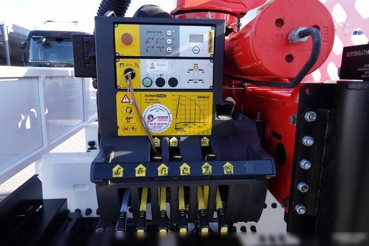 Renault C 380 / 6X4 / SKRZYNIOWY 6.7 M / + HDS PALFINGER PK 18002-EH C / MAX UDŹWIG 5850 KG / WYSÓW 12.5M / STEROWANIE RADIOWE zdjęcie 10