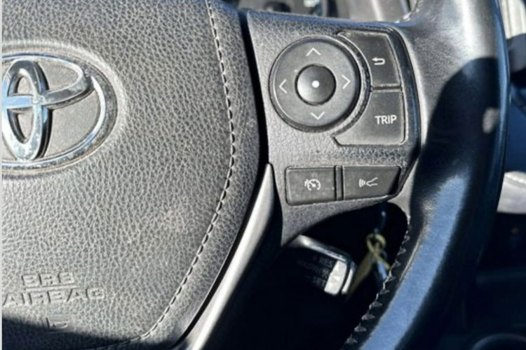 Toyota RAV-4 2.0d4d Navi kamera ledy bezwypadkowy serwis 1wl zamiana 1.r.gwarancji zdjęcie 7