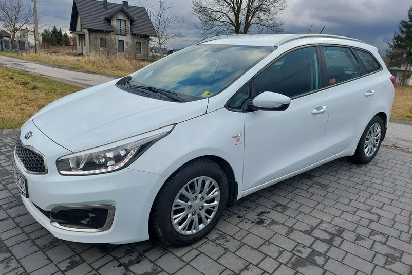 samochód osobowy Kia zdjęcie 1