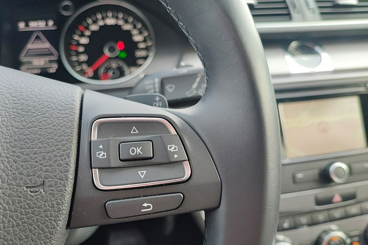 Volkswagen Passat Comfortline 2.0 + DSG + pełny serwis i oryginalny lakier zdjęcie 10