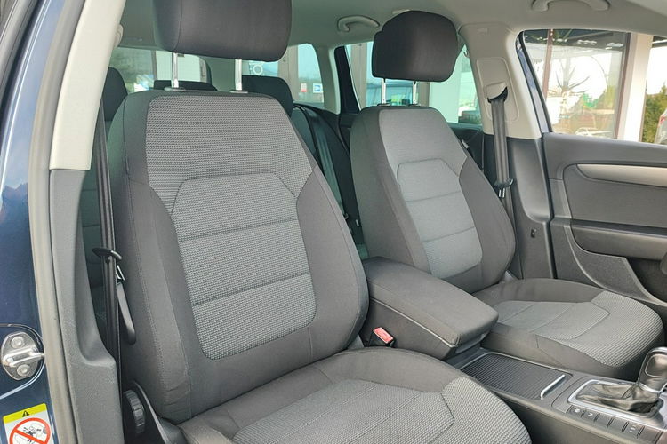Volkswagen Passat Comfortline 2.0 + DSG + pełny serwis i oryginalny lakier zdjęcie 12