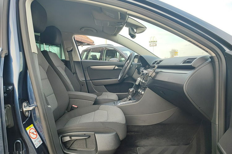 Volkswagen Passat Comfortline 2.0 + DSG + pełny serwis i oryginalny lakier zdjęcie 13