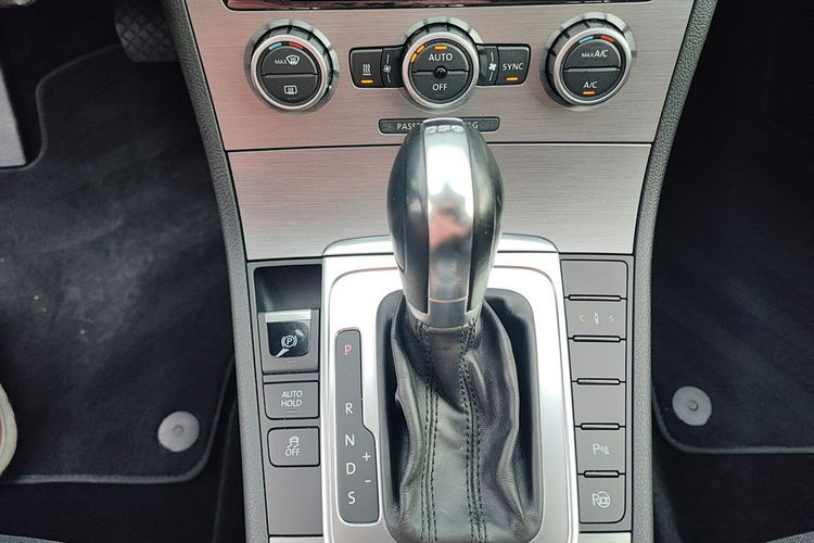 Volkswagen Passat Comfortline 2.0 + DSG + pełny serwis i oryginalny lakier zdjęcie 16